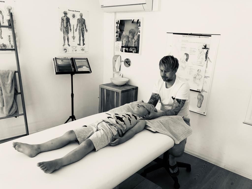 Praxis für Osteopathie und Physiotherapie Koen Vlaeyen – Kind in der Physiotherapie